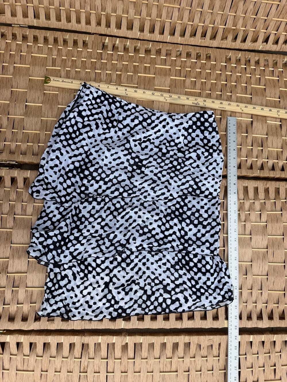 Q.U.E. Black and White Abstract Print Tiered Mini Skirt Size 8